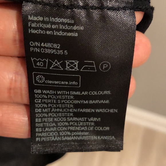 H&M sleeveless black shirt - Picture 4 of 8